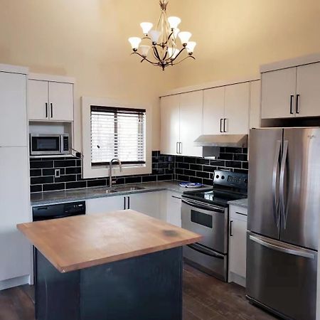 Ferienwohnung Calgary-Banff House Close Lrt&Dt&Free Parking Exterior foto